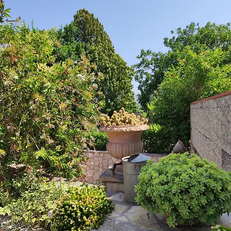 Contrada Macchia Alojamento de Acomodação e Pequeno-almoço 4*