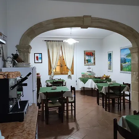 Contrada Macchia تريكاس