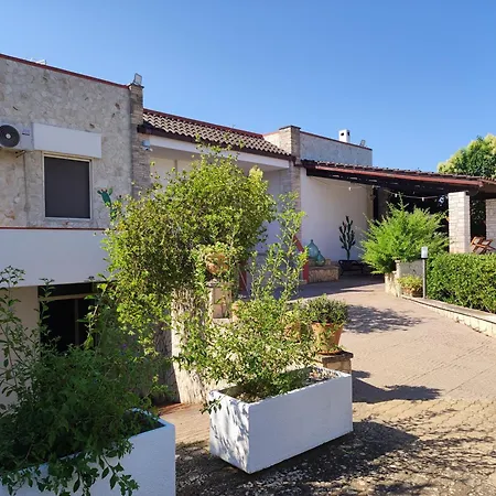 فندق مبيت وإفطار Contrada Macchia 4*